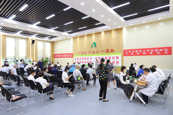 黨建引領(lǐng)聚合力，結(jié)對共建促發(fā)展  為民服務(wù)辦實(shí)事，惠民義診暖民心——山東中醫(yī)藥大學(xué)附屬醫(yī)院門診管理服務(wù)黨支部和管理公司機(jī)關(guān)黨支部舉行黨建共建協(xié)議簽約儀式